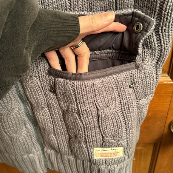 Men’s Sweater Vest - Picture 4 of 7